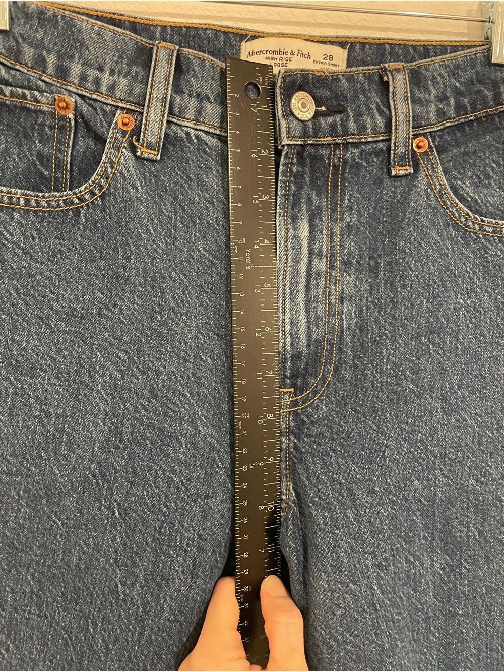 Abercrombie & Fitch Mid Rise Loose 28 Extra Short Jeans - Picture 7 of 9